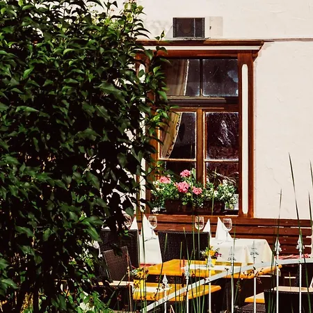 Traditionsgasthof Weissbacher Vendégház 3*