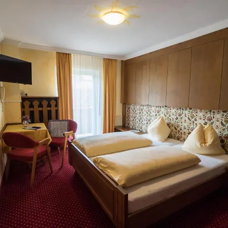 Vendégház Traditionsgasthof Weissbacher 3*