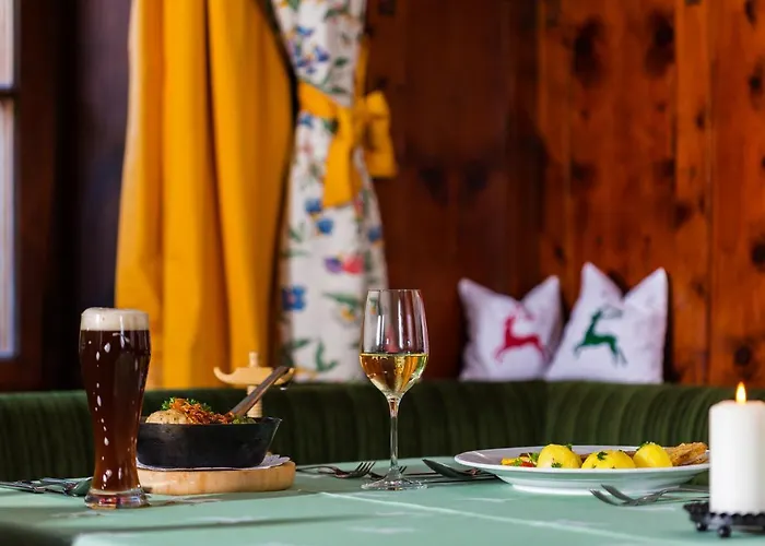 Traditionsgasthof Weissbacher بيت ضيافة اوفاش